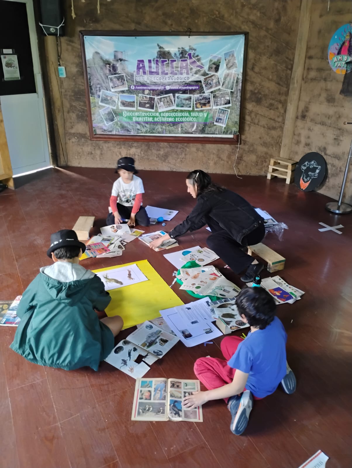 Niños y niñas en taller de infancias